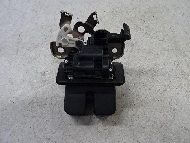 SERRURE COFFRE Audi A3 (8V1 / 8VK) (8R0827505), Utilisé, Audi, Haillon arrière