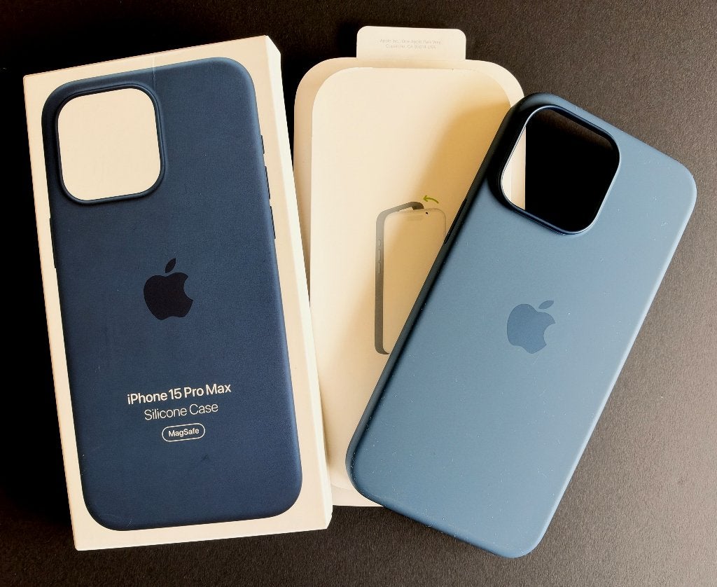 Coque en silicone Apple originale iPhone 15 Pro Max + Boite, Comme neuf, Silicone, Apple, IPhone 15 Pro Max