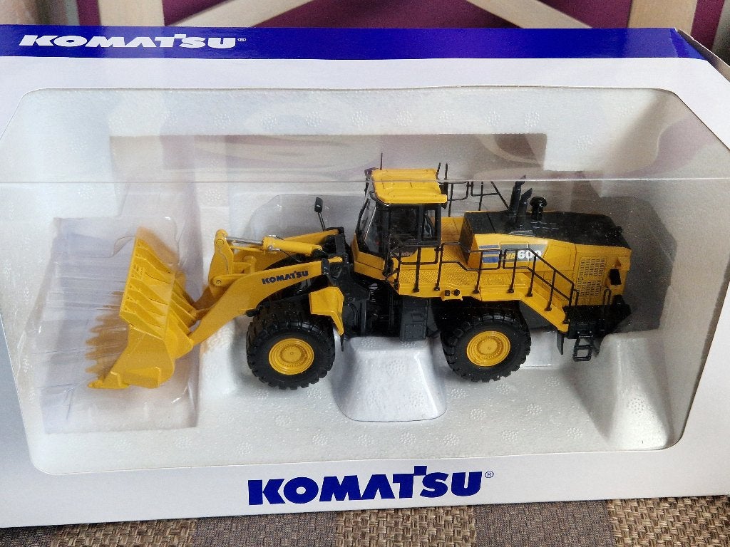 Miniature 1:50 UH8127 Komatsu WA600-8 wheel loader grue, Hobby & Loisirs créatifs, Enlèvement ou Envoi, Neuf, Autres types, Autres marques
