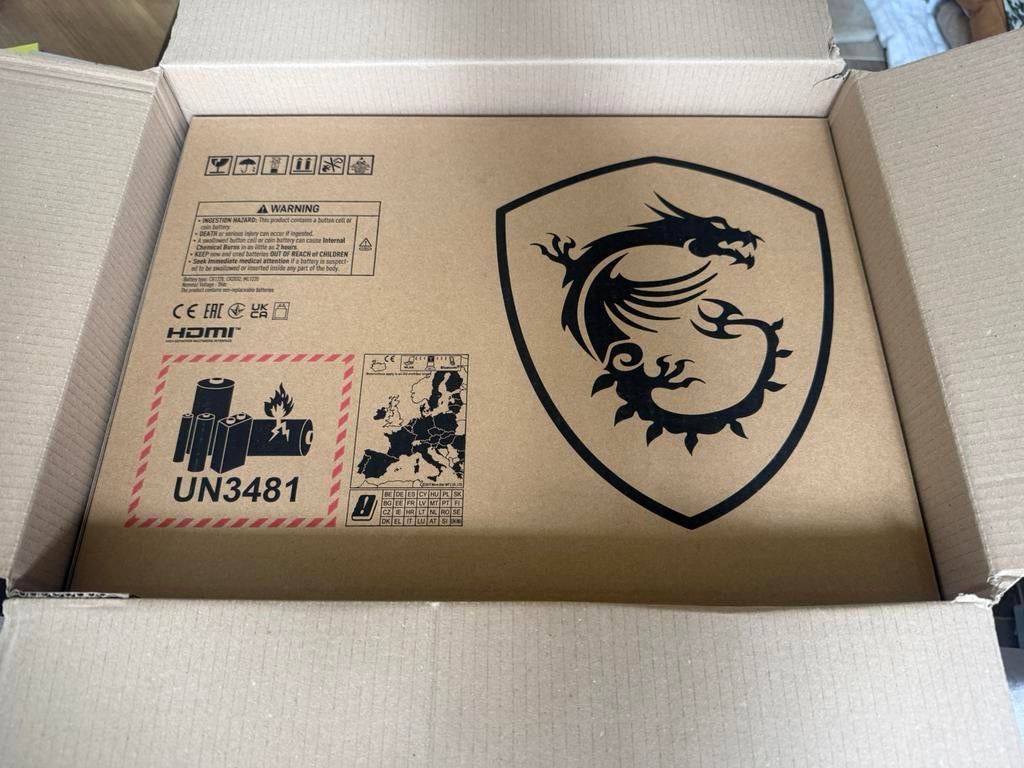 MSI CreatorPro 16 AI Studio, Ophalen, Nieuw