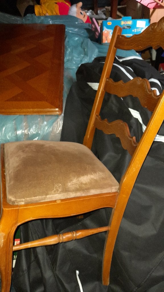 Table à manger et chaises Louis XV, Enlèvement