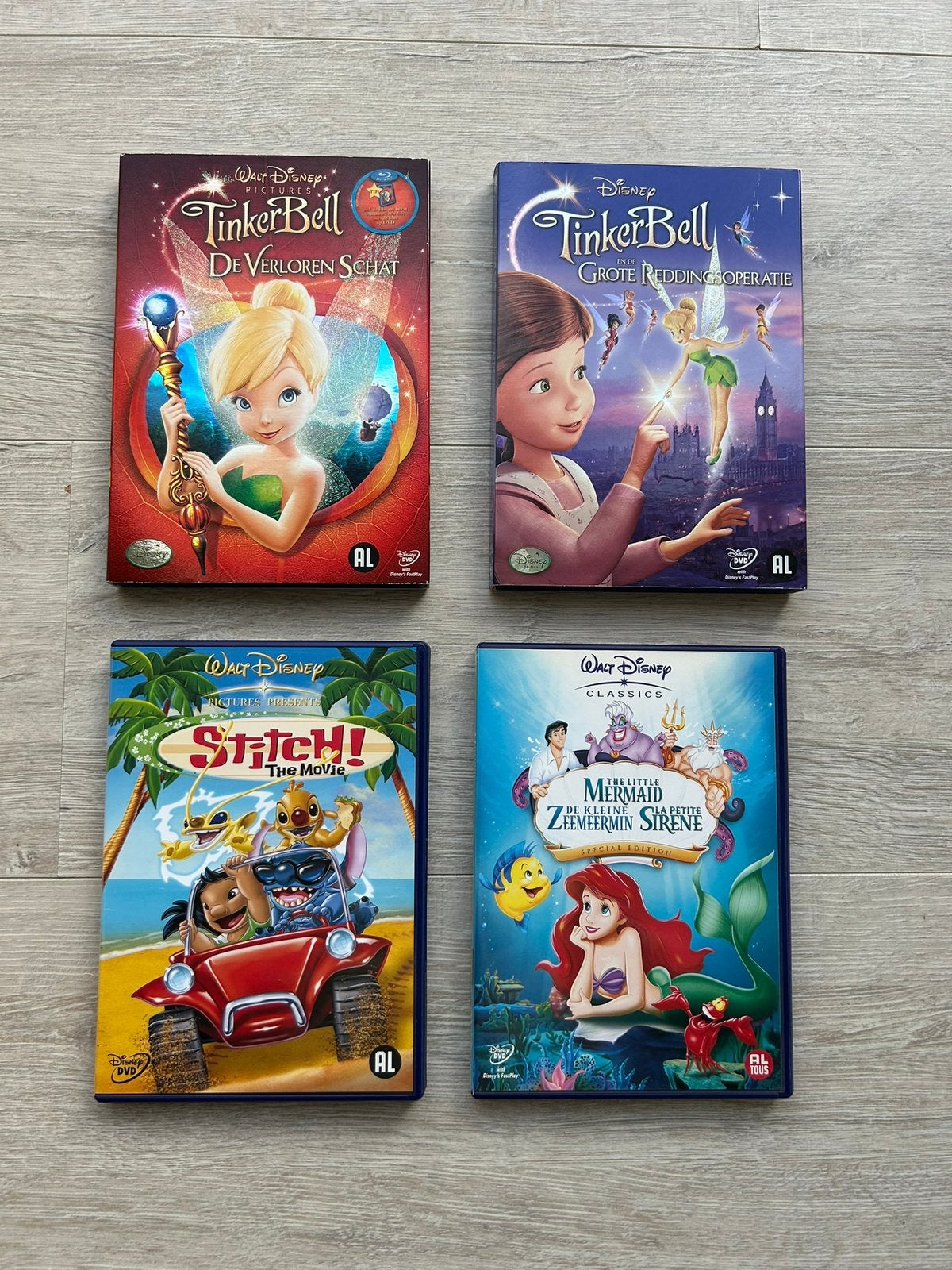 4 magnifiques DVD classiques de Disney, CD & DVD, Enlèvement ou Envoi, Dessin animé, Tous les âges, Néerlandais