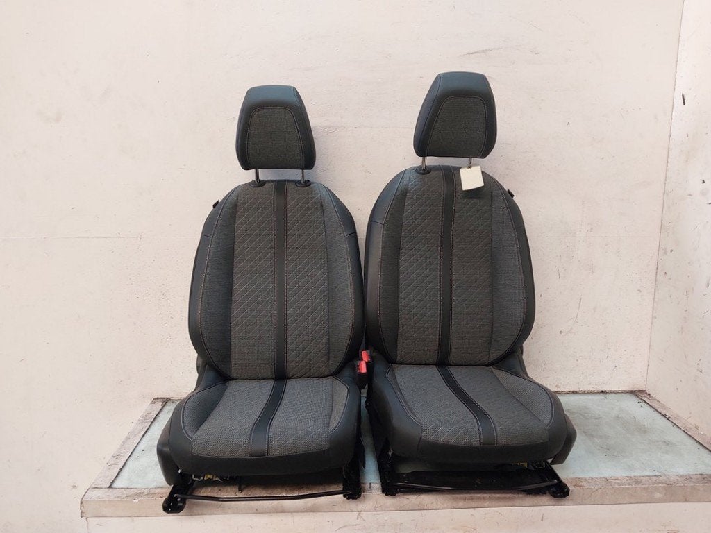 INTERIEUR COMPLET Peugeot 208 II (UB / UH / UP) (01-2019/-), Kontakt-peugeot@peugeot.com, Utilisé, Peugeot Deutschland GmbH, Bahnhofsplatz
65423  Rüsselsheim, DE