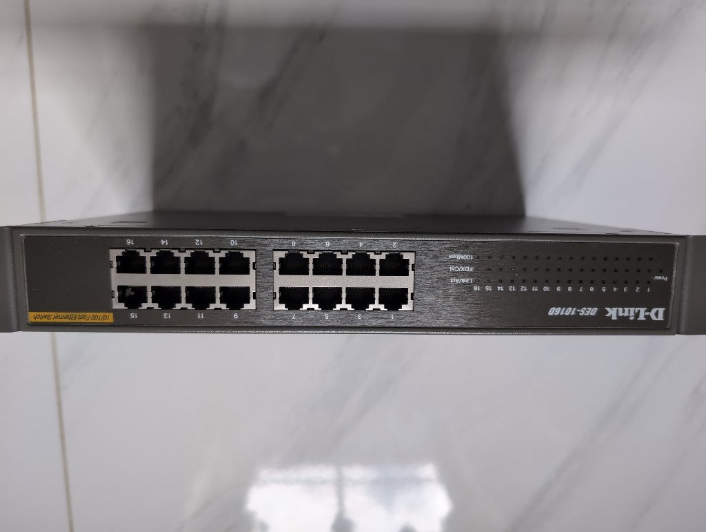 Bundle: 3 switch (Planet, D-Link) + D-Link ADSL router, Informatique & Logiciels, Routeurs & Modems, Enlèvement, Utilisé, Routeur