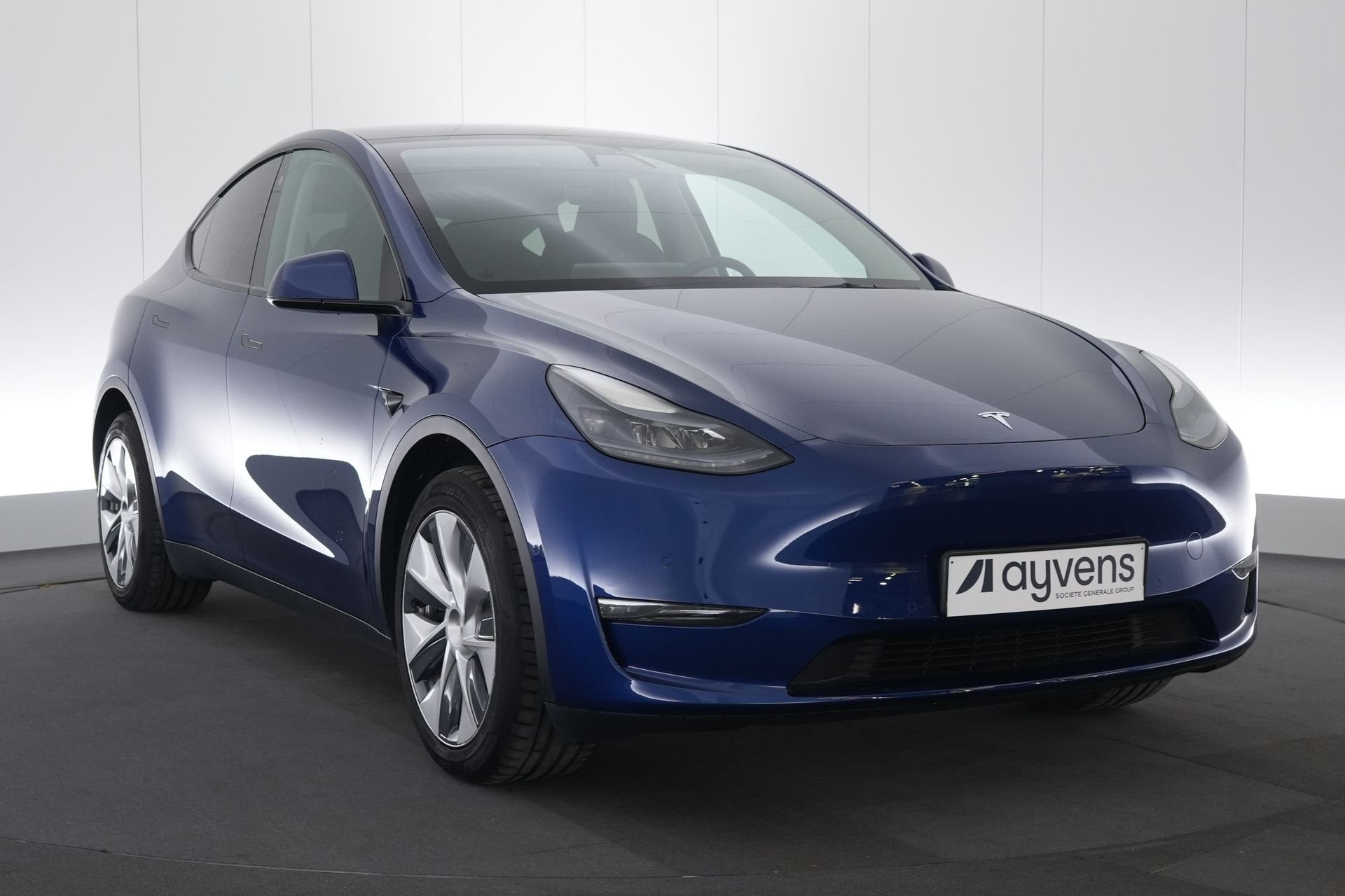 (2CMR188) TESLA MODEL Y, Autos, Achat, Phares entièrement LED, Entreprise, Carnet d'entretien