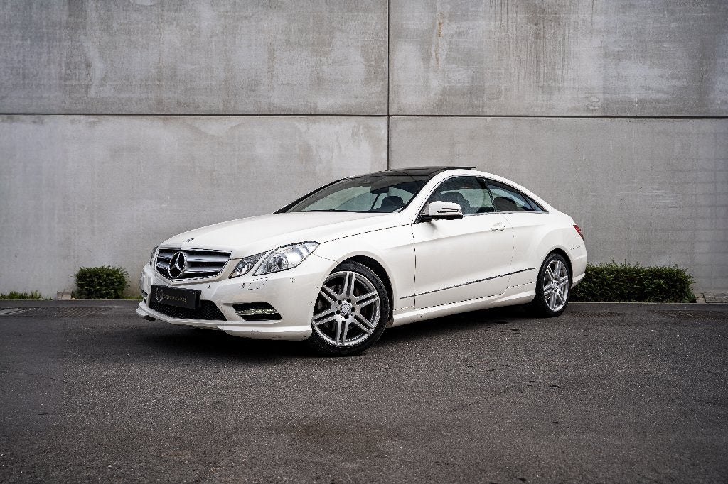 Mercedes-Benz E 220 COUPE*AMG LINE*TOIT PANORAMIQUE*, Autos, Cuir, Euro 5, Achat, Carnet d'entretien