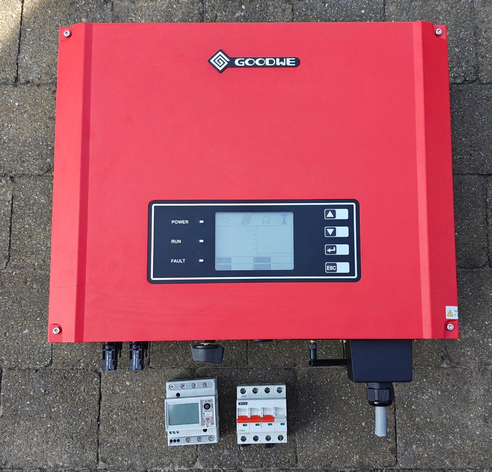 Goodwe GW5000-DT (+ kwh-meter en automaat), Doe-het-zelf en Bouw, Zonnepanelen en Toebehoren, Ophalen, Gebruikt