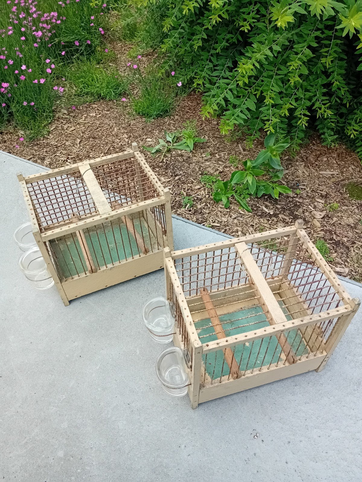 Duo oude houten en glazen vogelkooien, Dieren en Toebehoren, Vogels | Hokken en Kooien