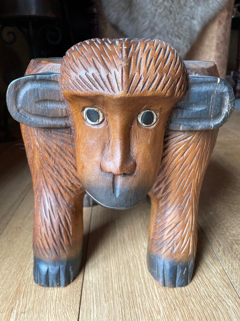 Table en bois Monkey, Enlèvement