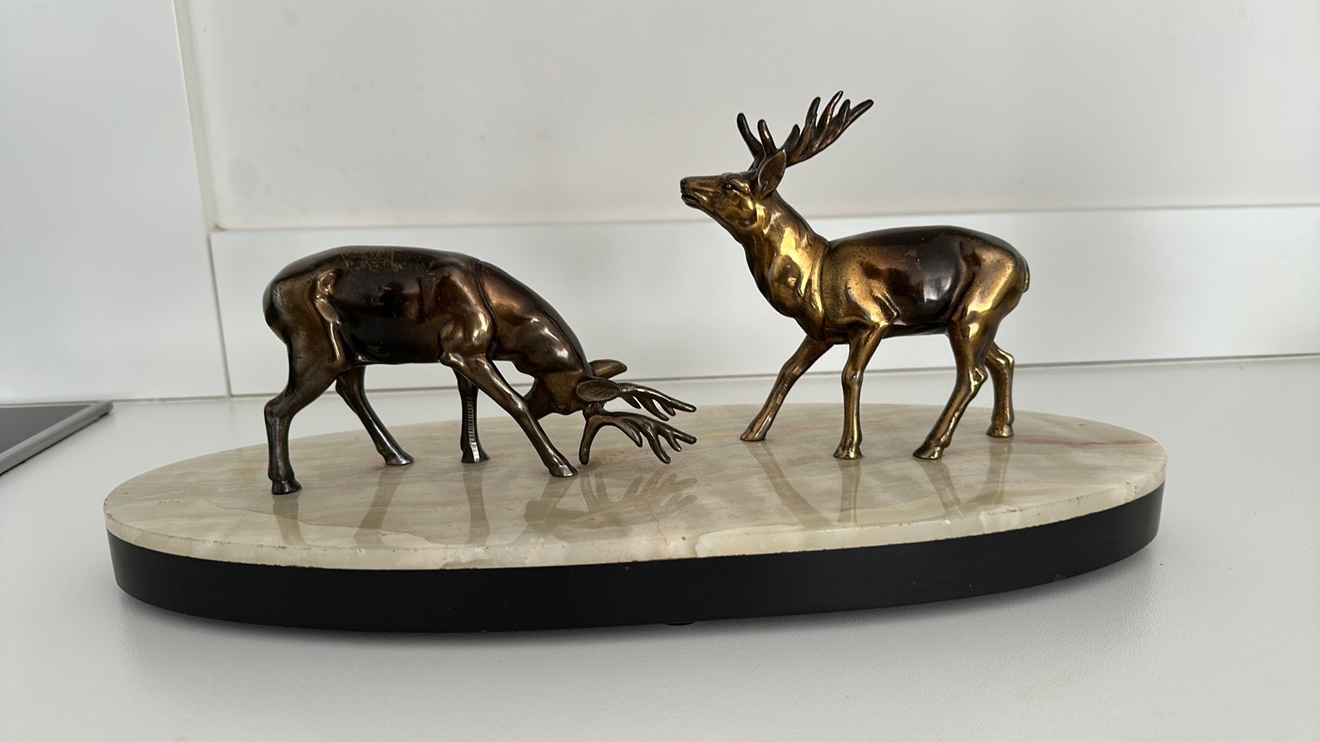 Herten op marmer ondergrond, Antiek en Kunst, Ophalen, Brons