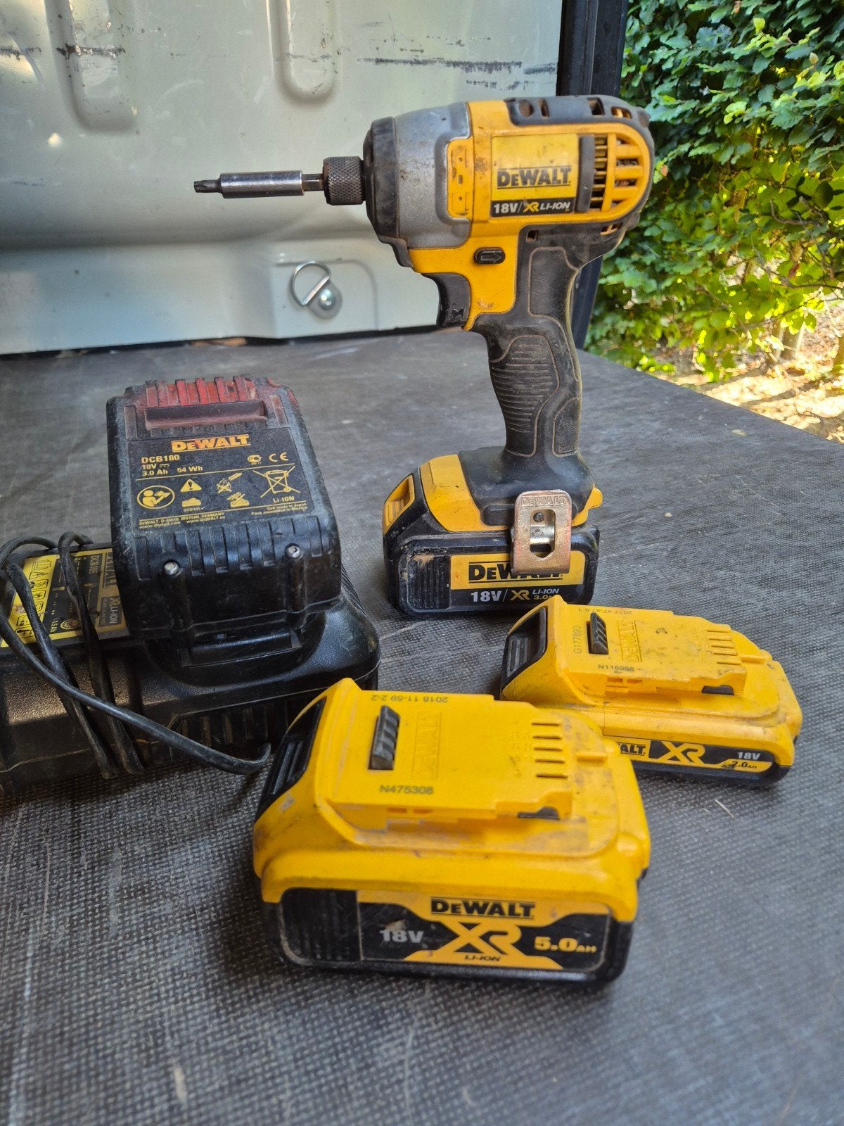 DEWALT DCF885 18V slagschroevendraaier + 3 accu's & lader., Ophalen