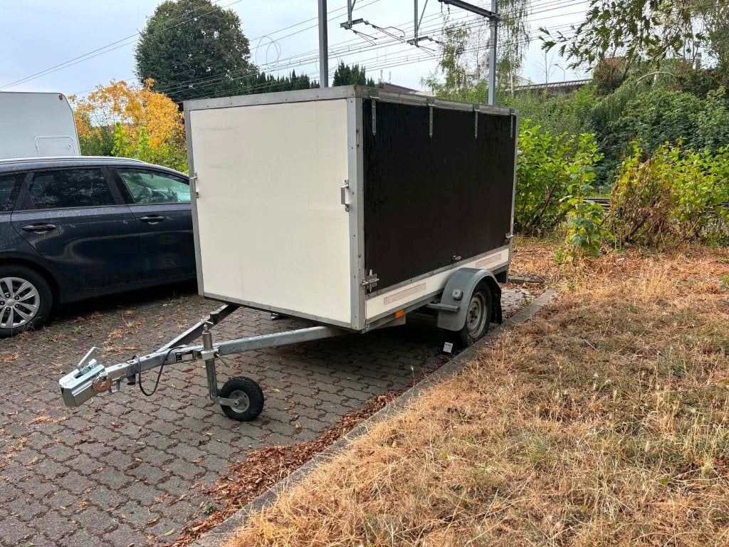 Gesloten aanhangwagen, Ophalen, Gebruikt