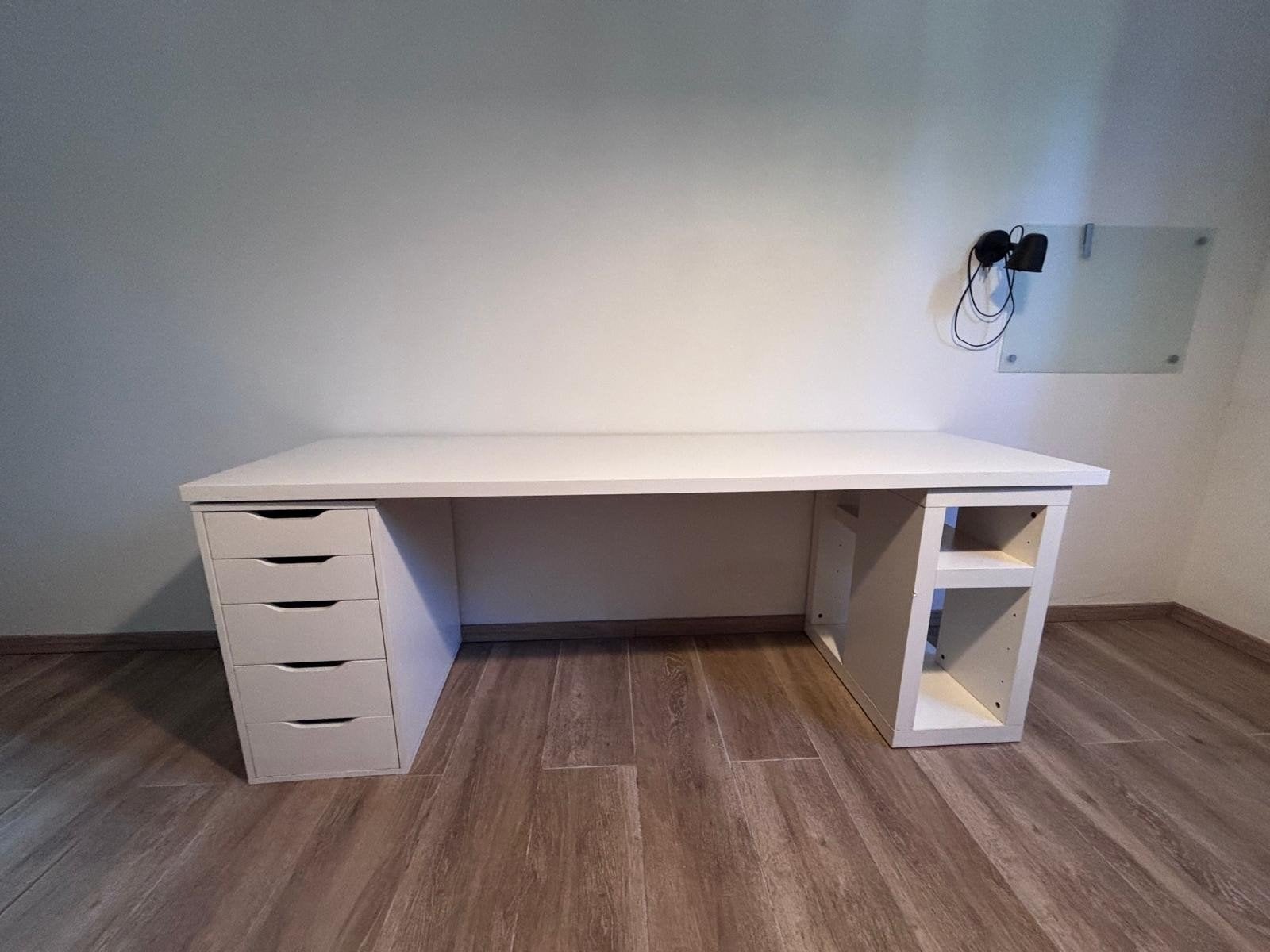 Bureau Ikea blanc avec tiroirs et étagères, Scandinave, Comme neuf, Enlèvement, IKEA
