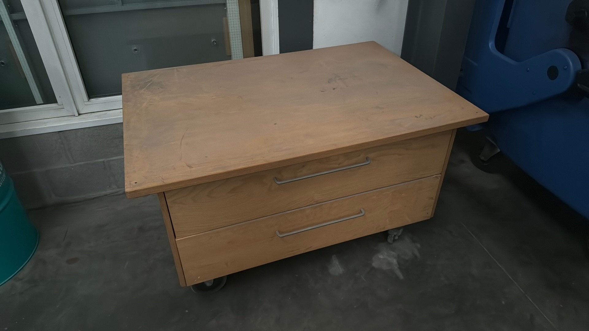 Meubel met 2 laden op wieltjes, Ophalen, Gebruikt