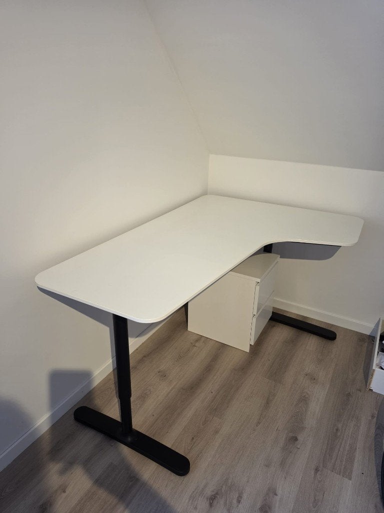 IKEA BEKANT Hoekbureau (160x110) - Wit blad / Zwarte poten, Maison & Meubles, Bureaux, 160 cm, Goulotte de câbles, Utilisé, IKEA