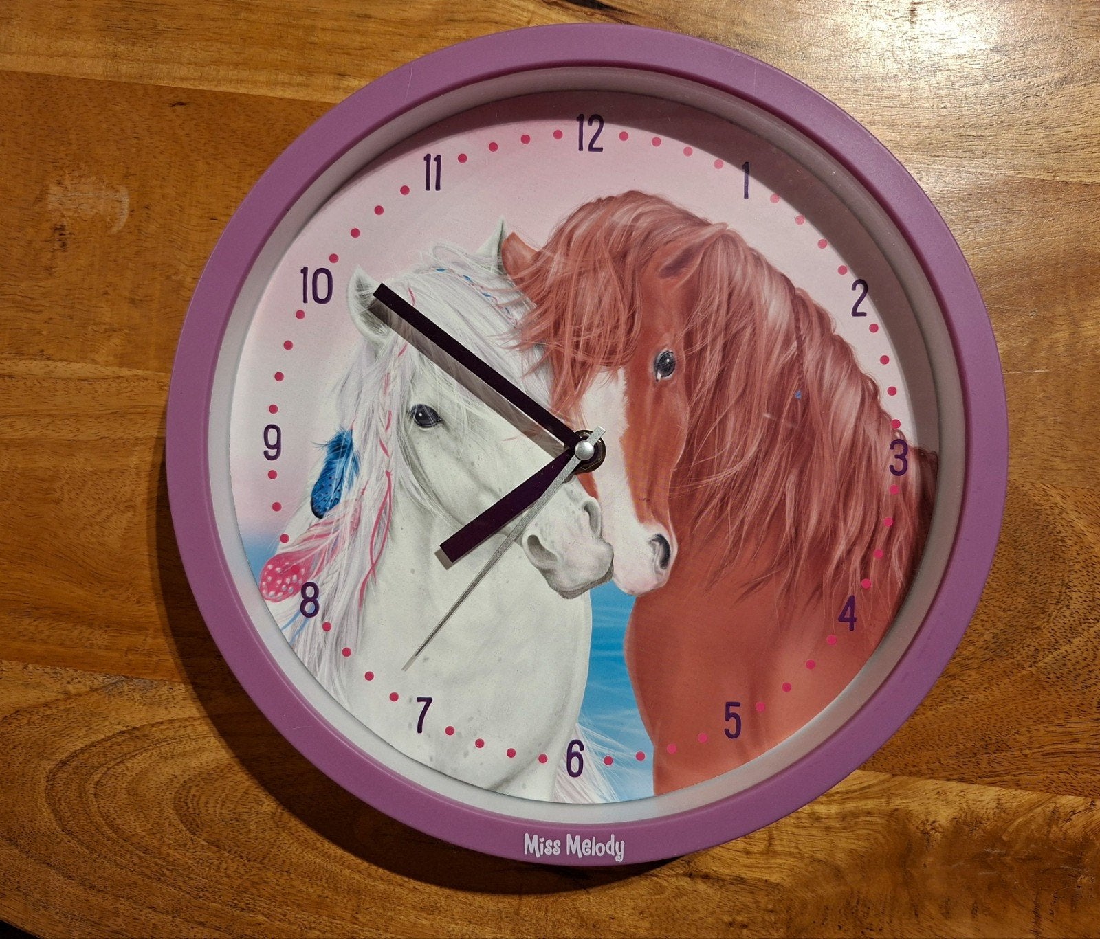 wandklok Miss Melody met paarden, Ophalen, Wandklok, Analoog, Werkt op batterijen