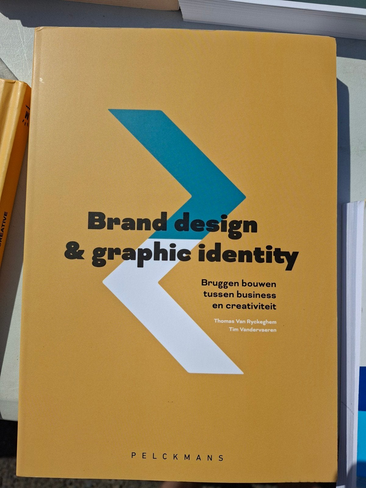 Brand Design & Graphic Identity - Boek ISBN: 9789464015928, Ophalen of Verzenden, Nieuw, Tim Vandervaeren; Thomas Vanryckeghem