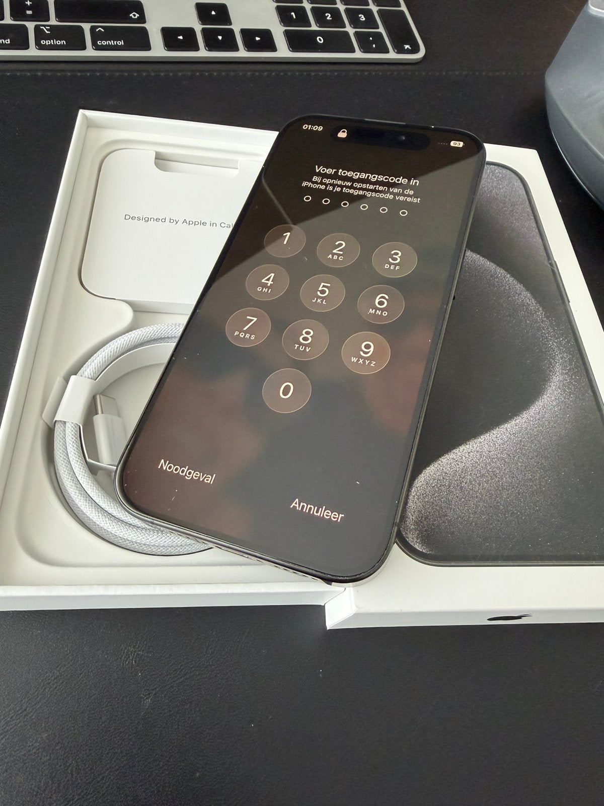 iPhone 15 Pro 256GB + case, Télécoms, Téléphonie mobile | Apple iPhone, 256 GB, Enlèvement ou Envoi, 88 %, Comme neuf