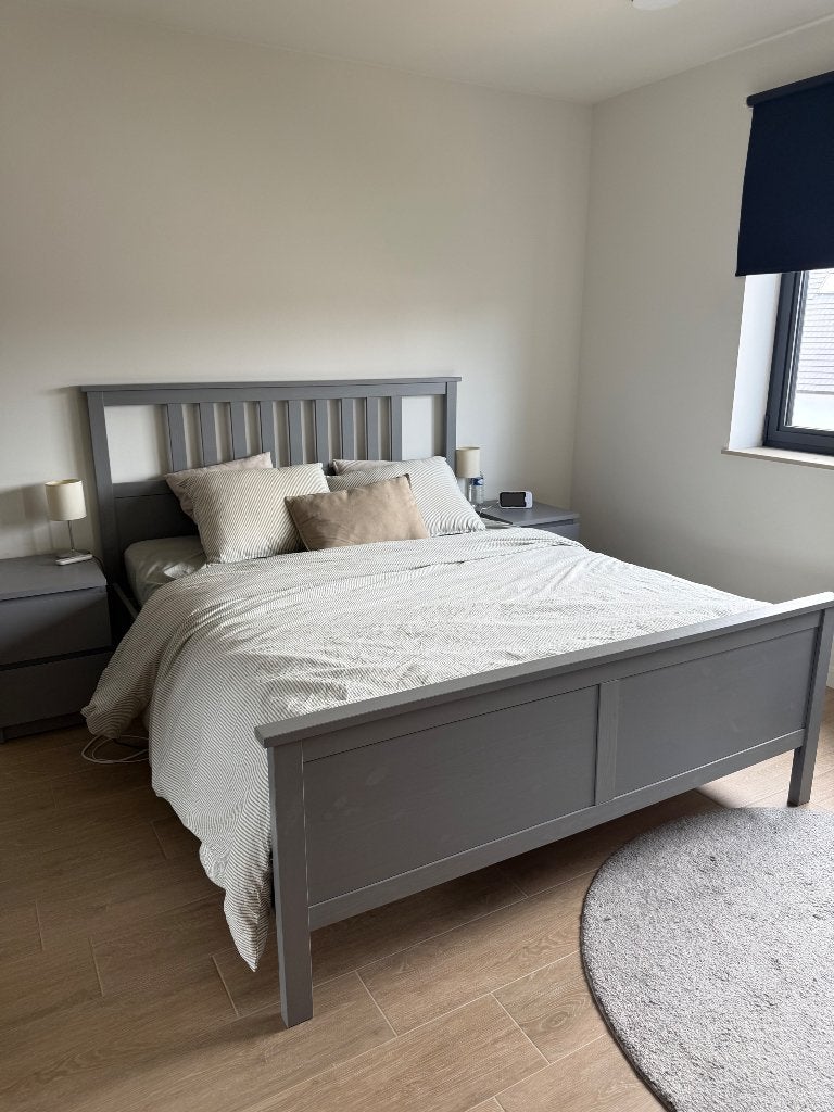 Lit IKEA avec tables de chevet, Gris, Enlèvement, Utilisé, 180 cm