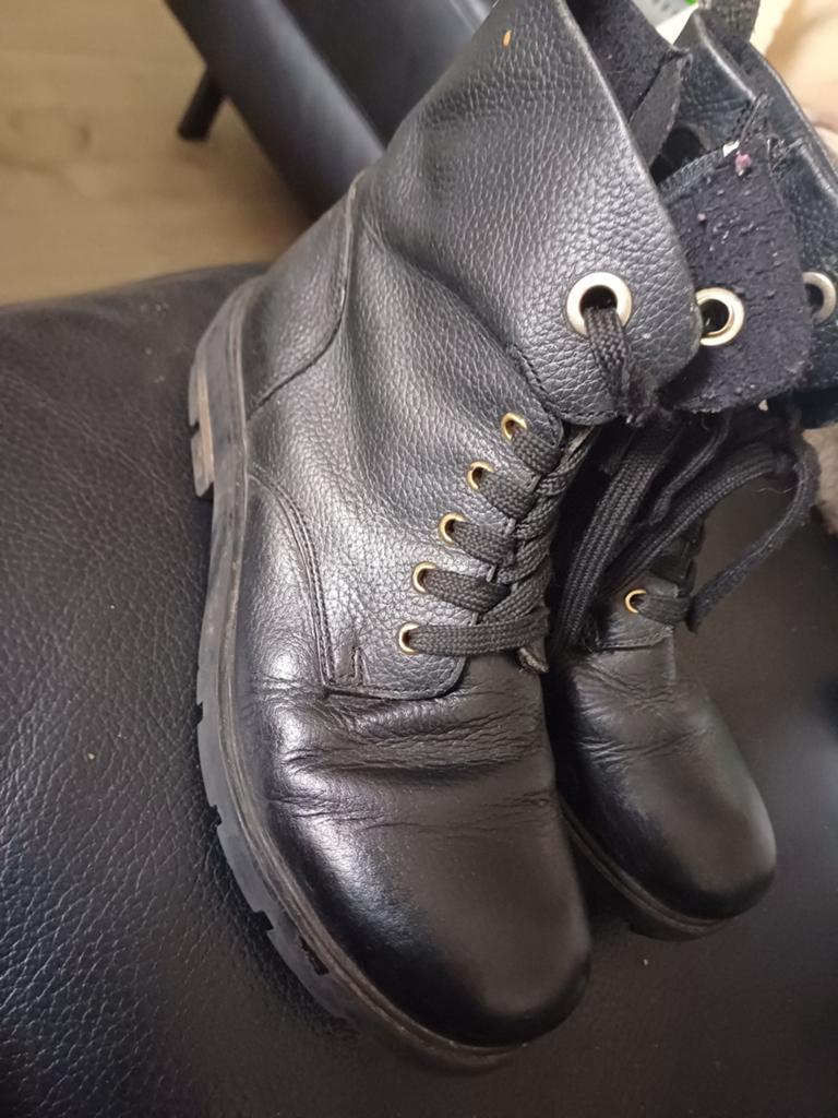 Chaussures/bottines noires robustes à lacets Mt 33 et fermet, Enlèvement ou Envoi, Fille, Chaussures