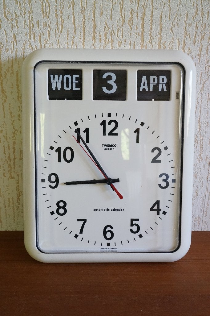 Twemco klok, Wit, Analoog, Ophalen of Verzenden, Retro