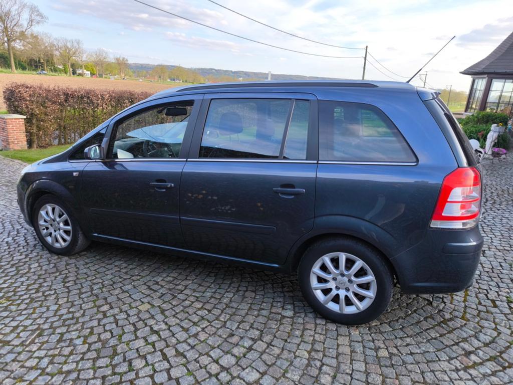 Opel Zafira B, 1.9 CDTI, jaar 2007, 7 stoelen zeer schoon, Auto's, Monovolume, Zwart, 4 cilinders, Parkeersensor