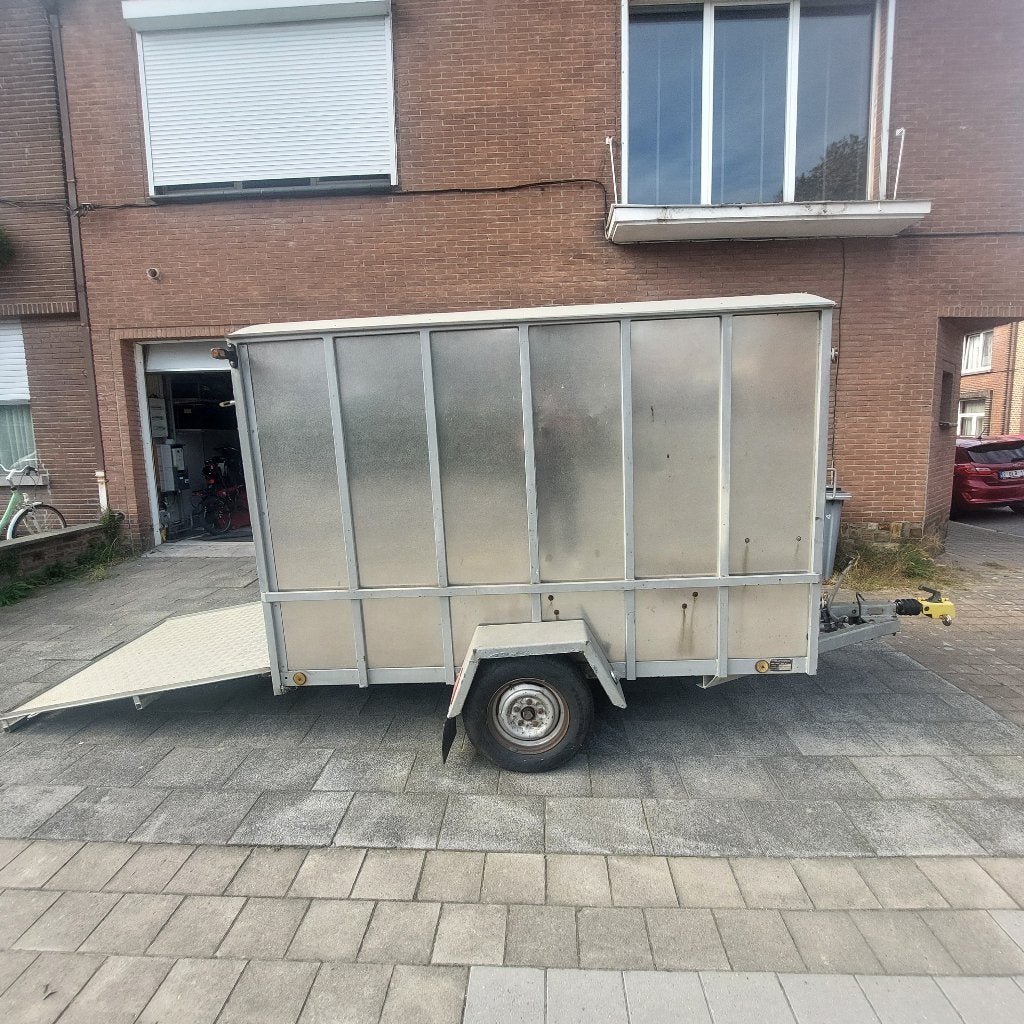 Gesloten aanhangwagen, Enlèvement, Utilisé