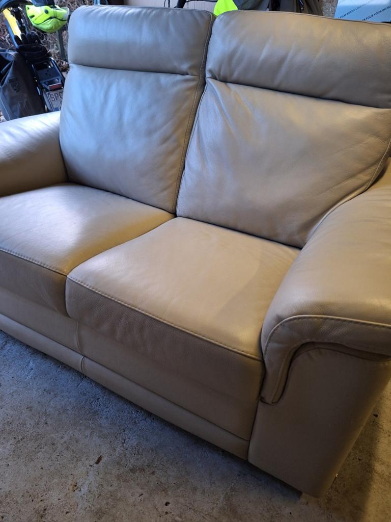Volledige uitzet te koop. Zetels, kasten, tafel, stoelen, tv, Enlèvement