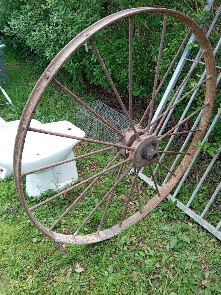 2 Ijzeren wielen, Tuin en Terras, Zonnewijzers, Ophalen