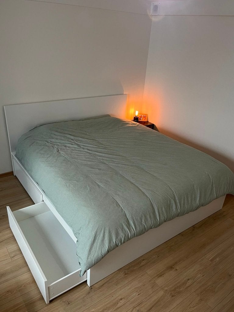 Volledig bed 180 x 200, Huis en Inrichting, Slaapkamer | Bedden, Ophalen, Wit, Modern, strak, 180 cm