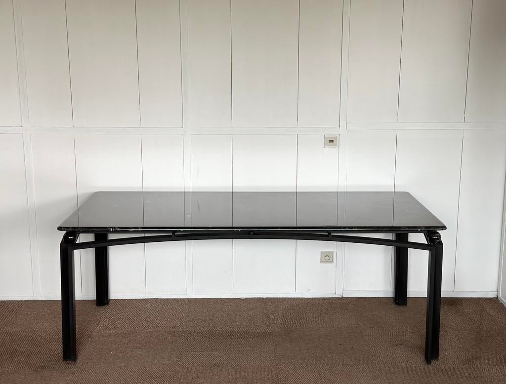 Eetkamertafel met zwarte marmer, Ophalen
