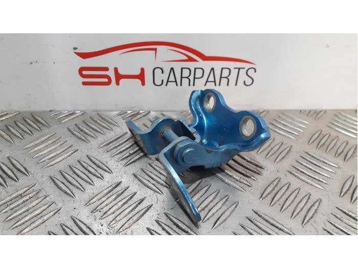 Charnière porte arrière gauche d'un Peugeot 107, -, 3 mois de garantie, Utilisé, -