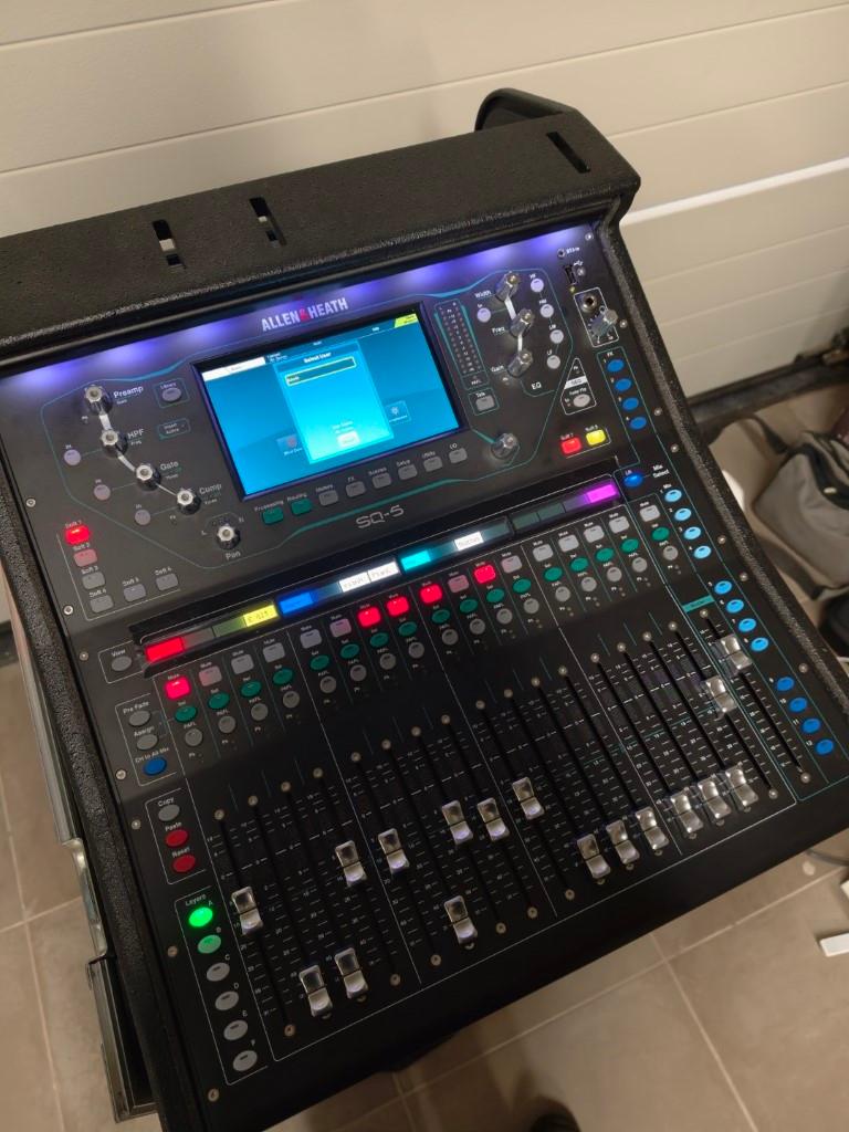 Allen & Heath SQ5 met alle plugins - 1 jaar oud - als nieuw, Ophalen, Zo goed als nieuw, 20 kanalen of meer