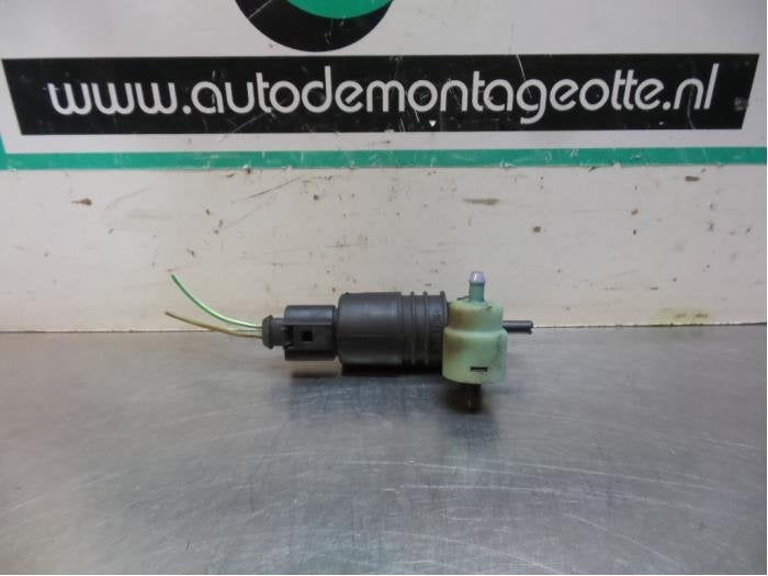 Ruitensproeierpomp voor van een Volkswagen Golf (Golf 97-), Gebruikt, -, Volkswagen, -