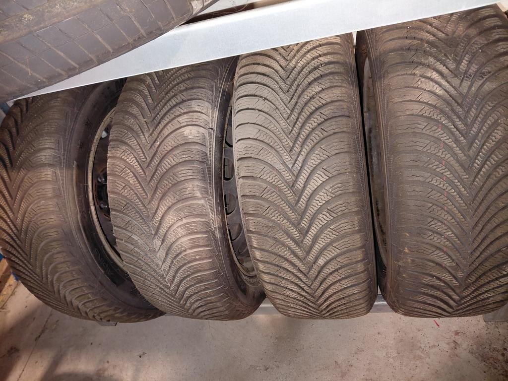 4 pneus Michelin neiges sur jantes 205/55 16, Enlèvement, Pneu(s)