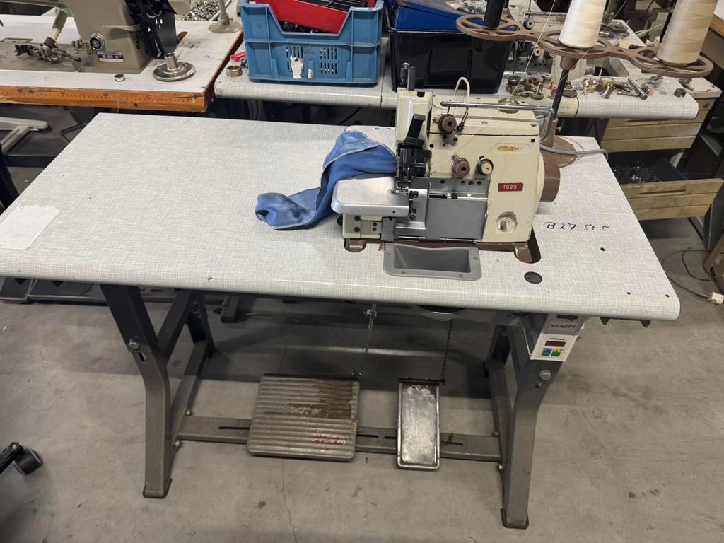 Industriele lockmachine overlock brother 3draad nieuw motor, Gebruikt, Ophalen of Verzenden, Lockmachine, Industrieel