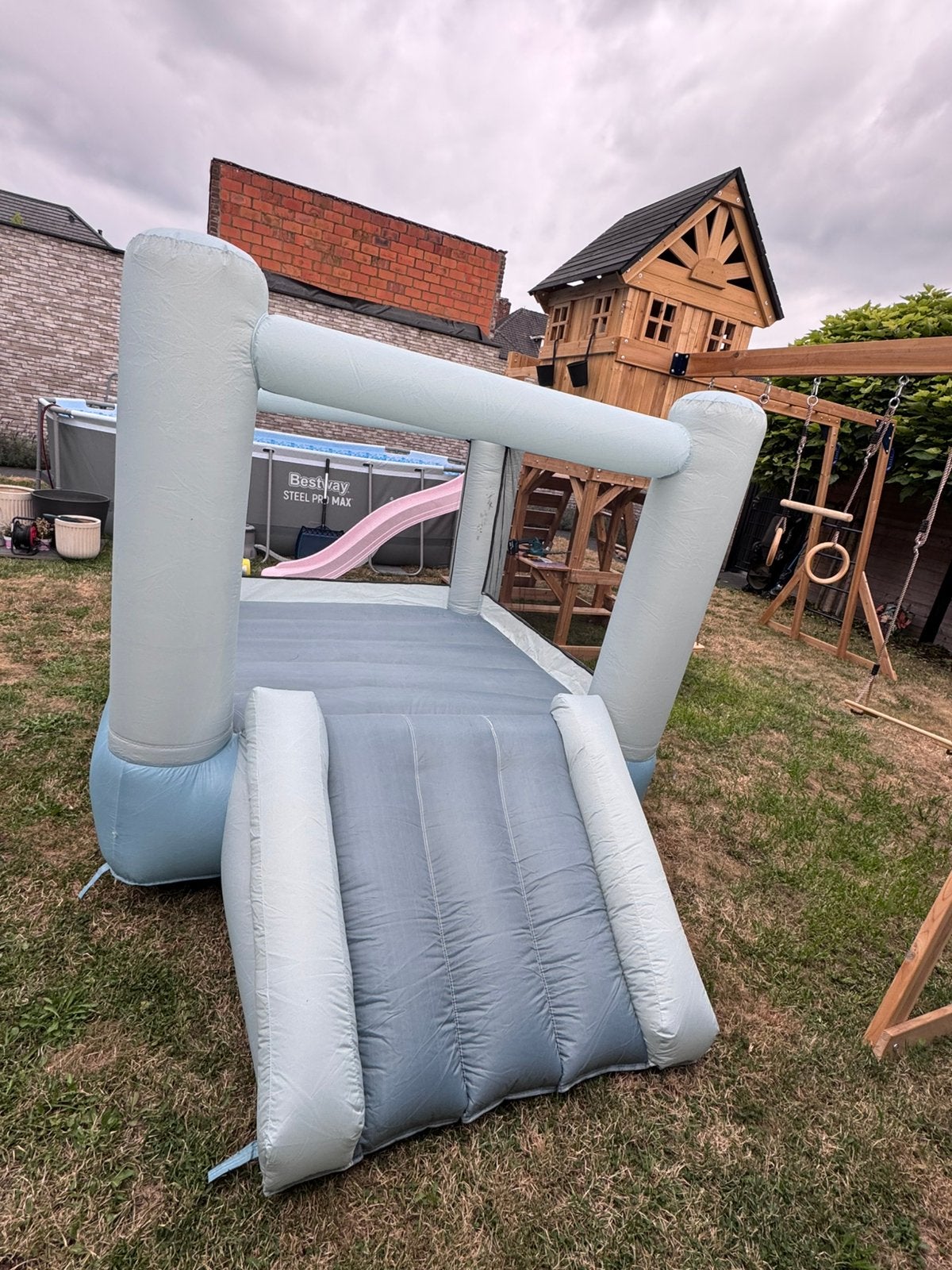 Zonder blazer Bouncy castle, Hobby en Vrije tijd, Ophalen, Zo goed als nieuw
