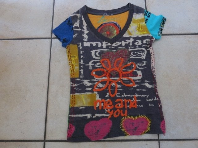 Een leuke T-shirt Desigual, maat XS, Kleding | Dames, T-shirts, Ophalen, Korte mouw, Desigual, Maat 34 (XS) of kleiner