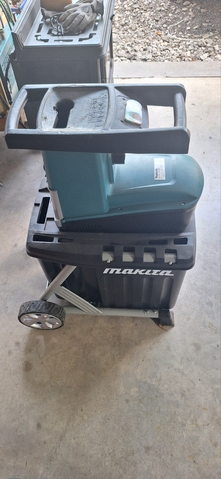 Broyeur de végétaux Makita UD2500 – 2500 W, Bricolage & Construction, Enlèvement, Utilisé