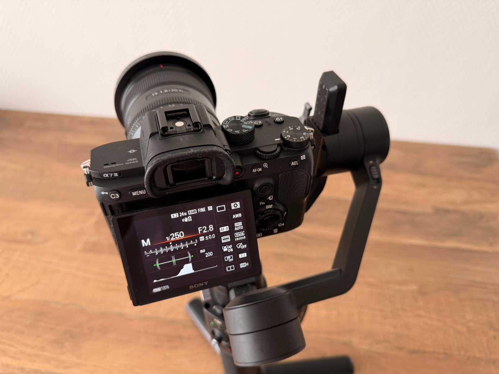 Sony A7 III sony 20mm f-1:8G  dji ronin sc, Enlèvement ou Envoi, Comme neuf, Sony