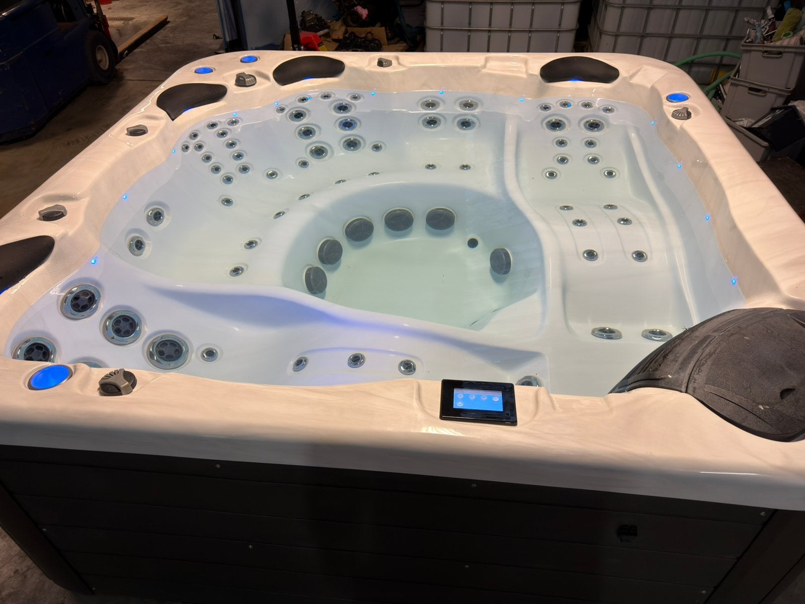 Jacuzzi pour 6 personnes, Enlèvement, Comme neuf, Couverture, Fixé