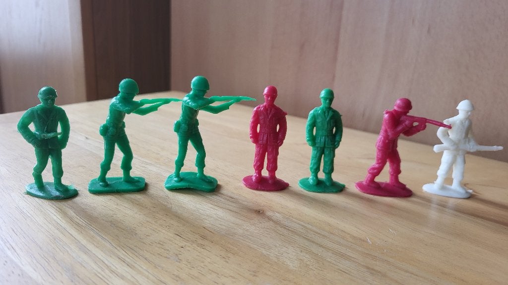 Lot de 7 jouets vintages de soldats, Enlèvement
