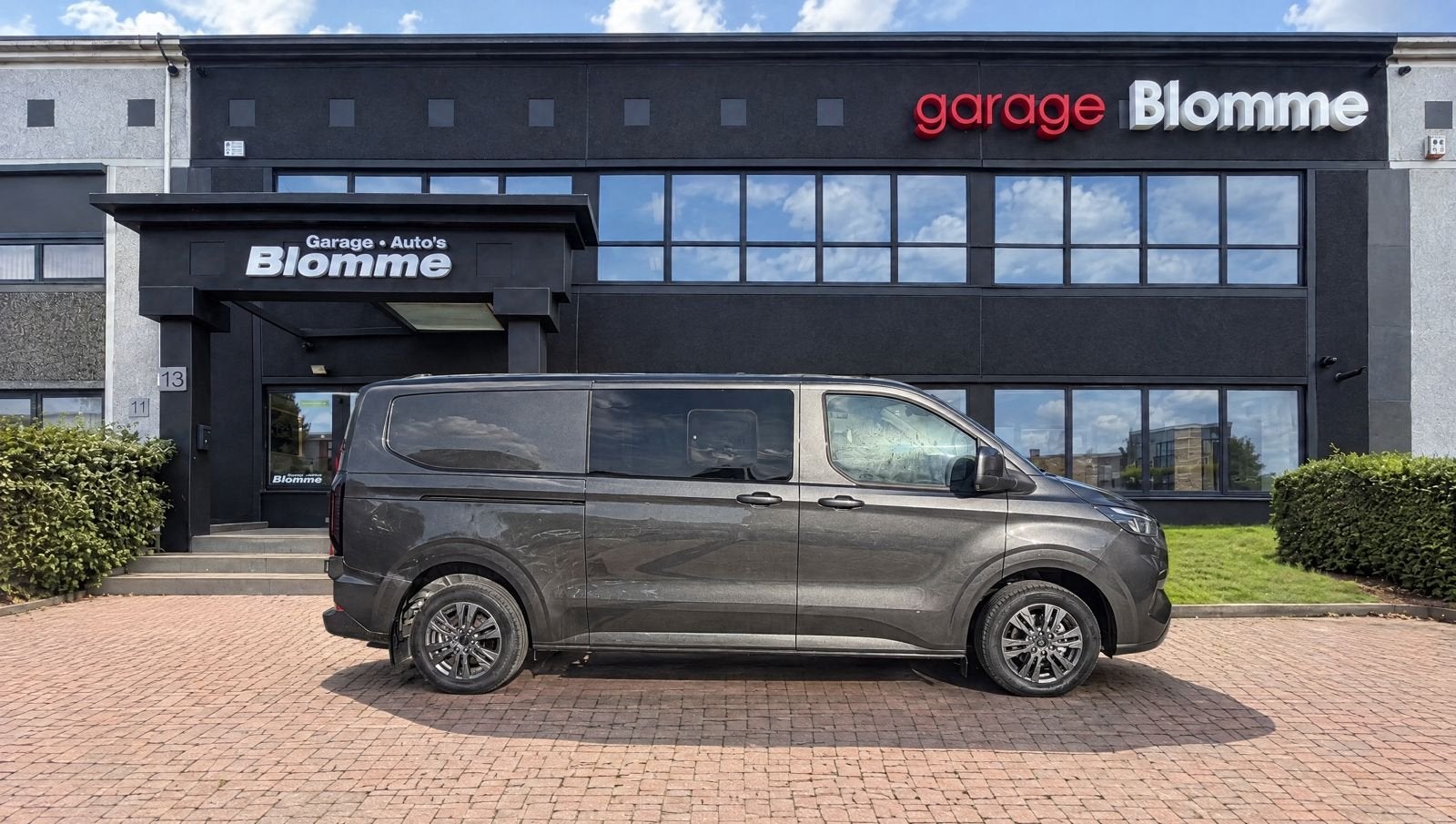 Ford Transit Custom 320 2.0 TDCI L2H1 Limited DC NIEUW ! 5-z, Stof, Gebruikt, Zwart, 4 cilinders