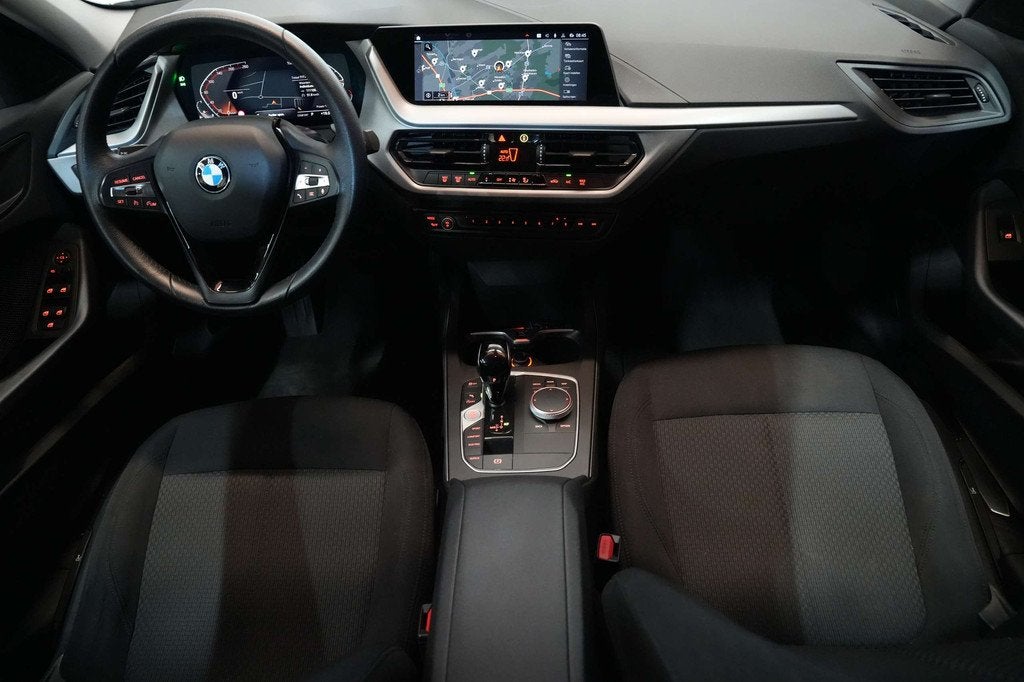 BMW 118 iA Automaat Benzine Garantie EURO 6d CarPlay LED C, 135 pk, Gebruikt, Bedrijf, 5 deurs