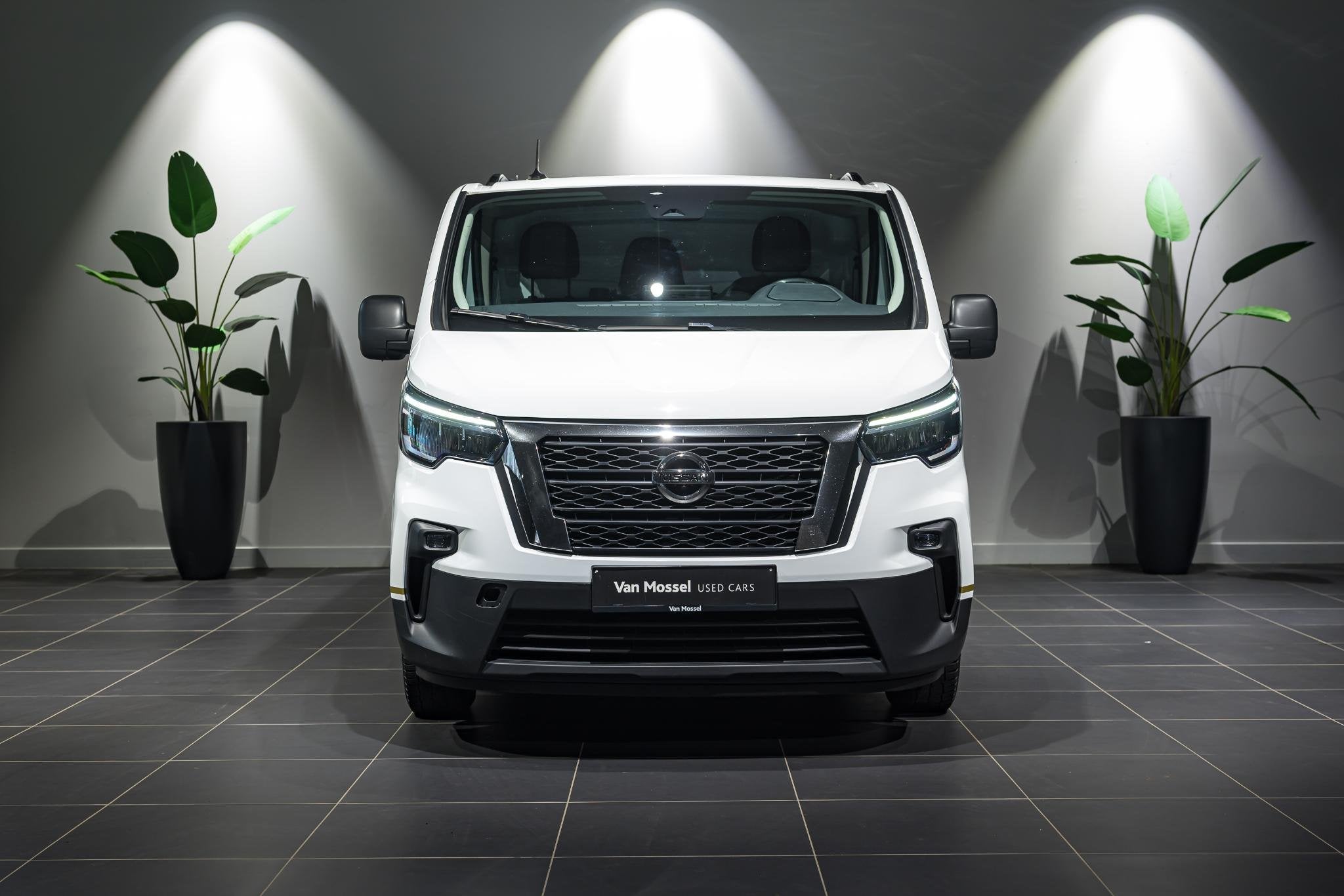 Nissan Primastar L2H1 2.0 dCi 130 N-Connecta 3.0T TREKHAAK |, Auto's, Voorwielaandrijving, 4 deurs, Stof, Gebruikt