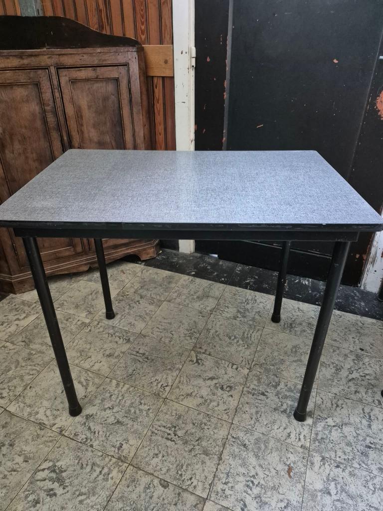 vintage donkergrijze tafel, Huis en Inrichting, Tafels | Eettafels, Ophalen, Gebruikt, 50 tot 100 cm, Vintage