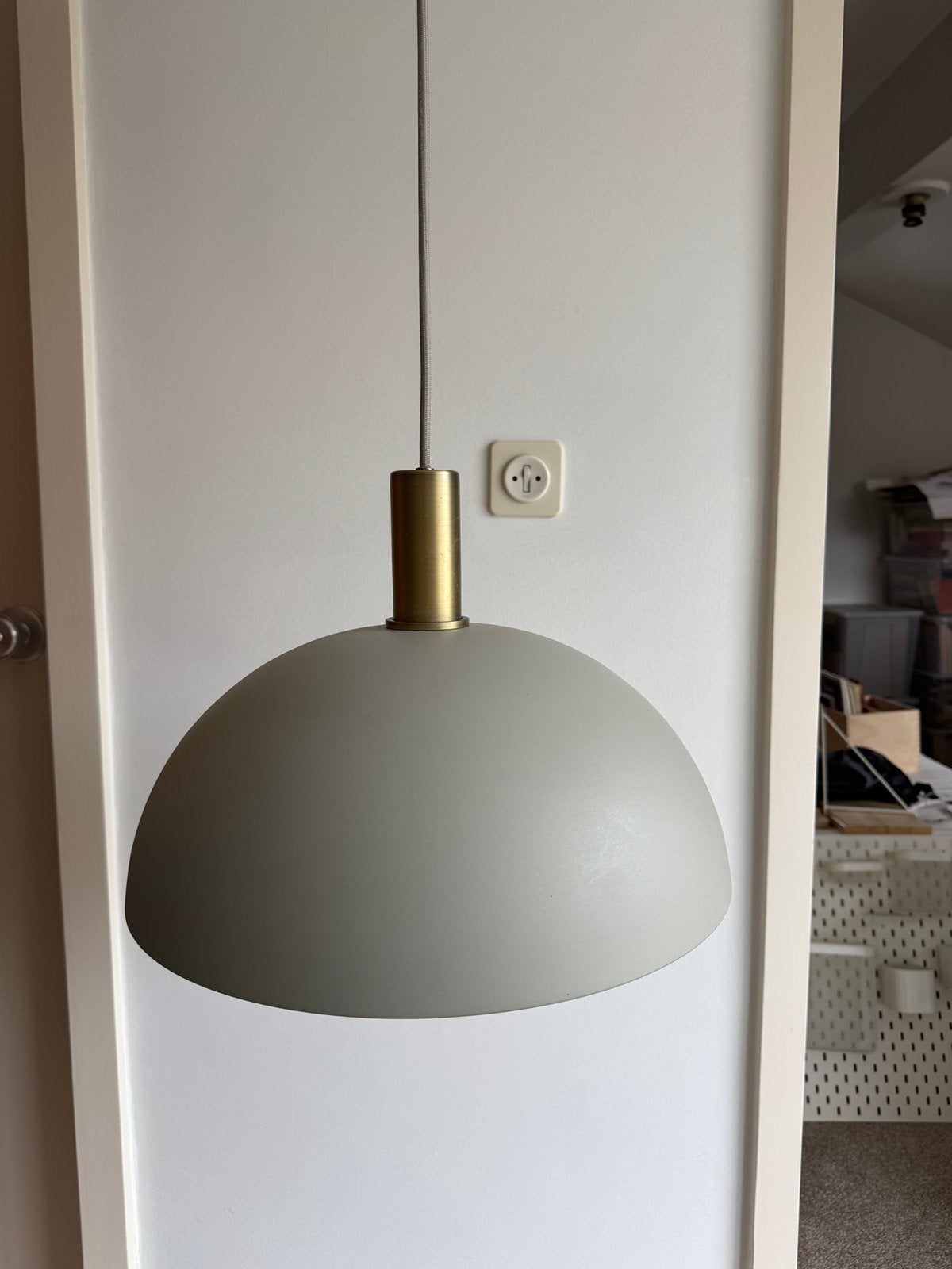 Lampe suspendue ronde gris clair, Maison & Meubles, Lampes | Suspensions, Enlèvement, Comme neuf, Métal, Scandinavisch design