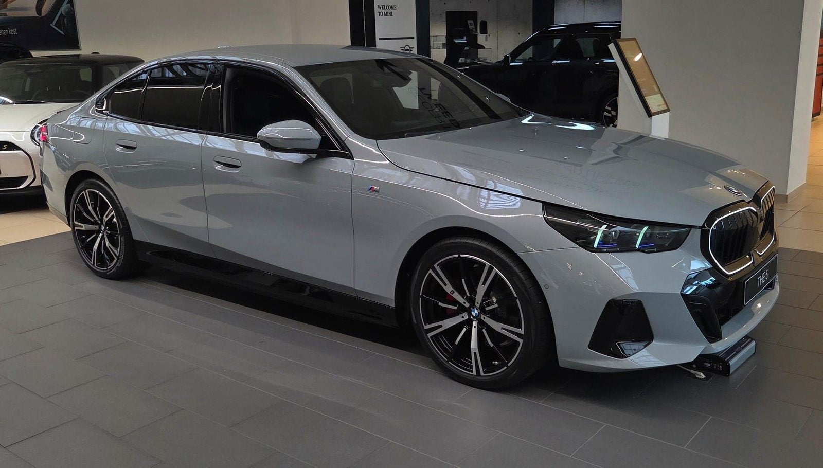 Bmw 530e M PRO PHEV 299PK FULL OPTIONS BTW WAGEN GARANTIE, Airconditioning, Te koop, Elektrisch, Bedrijf