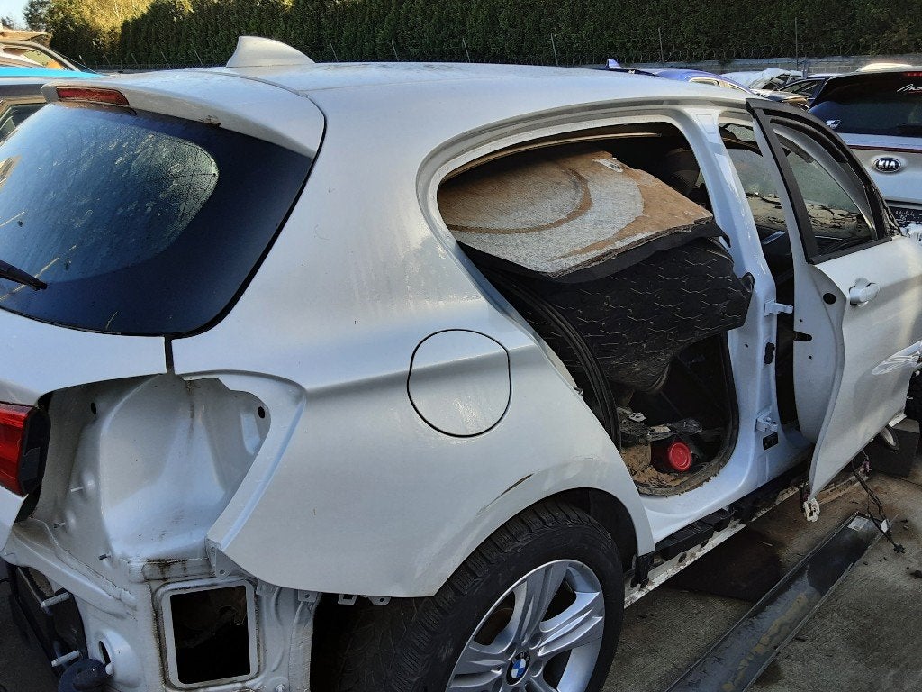 AILE ARRIÈRE DROIT BMW 1 serie (F20) (01-2010/06-2019), Garde-boue, Utilisé, Petuelring 130
80809  München, DE, Arrière
