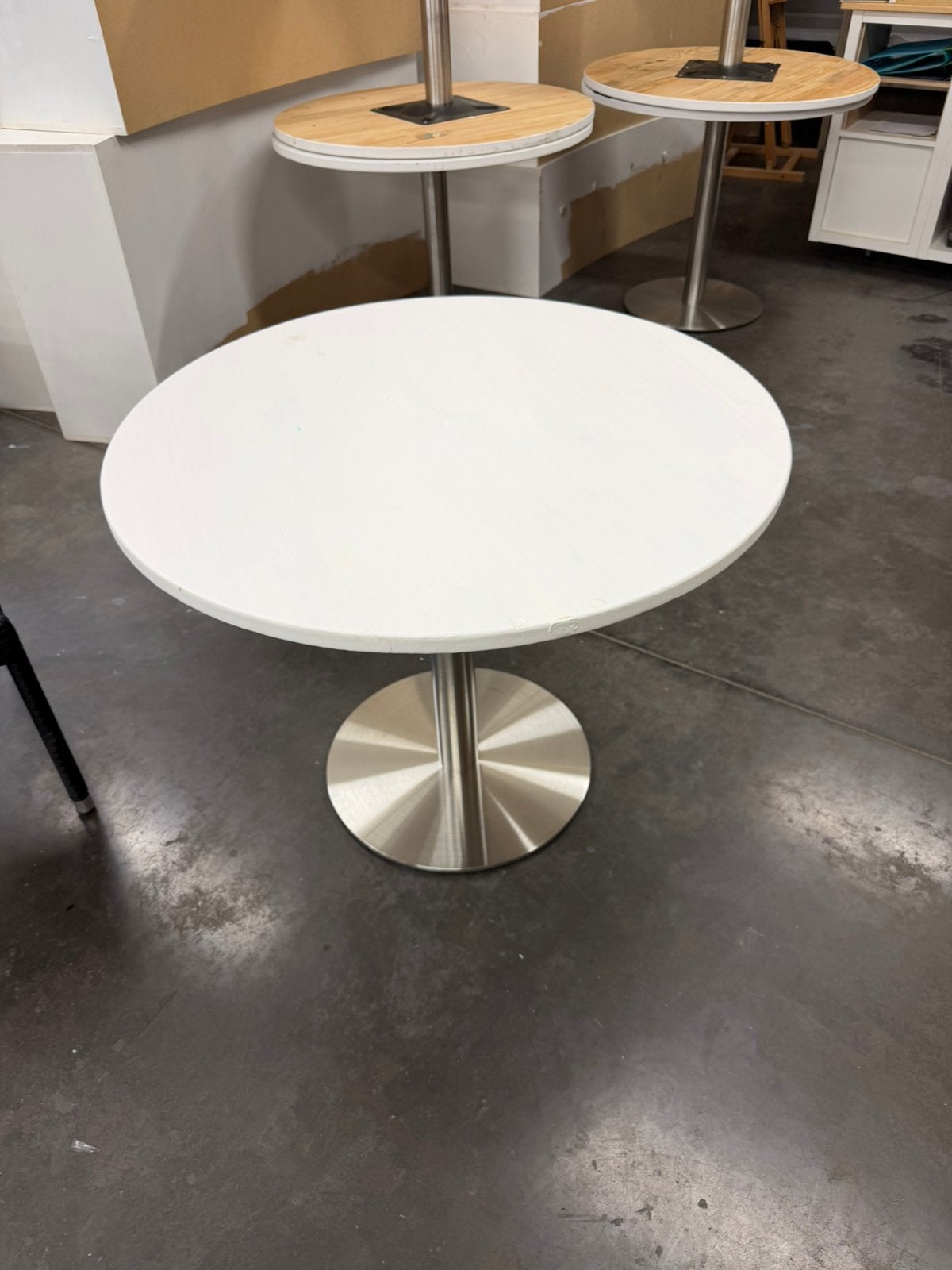 Lot de 8 tables, Enlèvement, Comme neuf